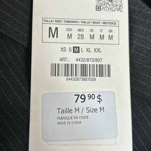 Cropped pin striped blazer - Picture 3 of 6